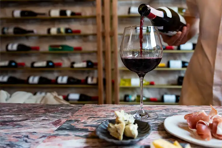 Presunto cru e vinho em Portugal