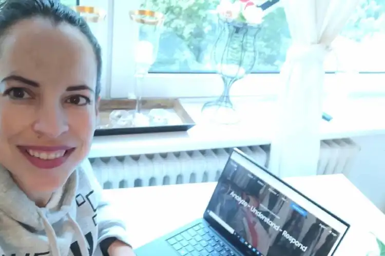 Brasileira Sandra Kade foi morar em Hamburgo na adolescência