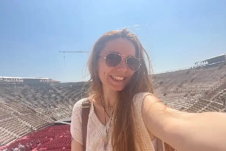 Bianca pediu um visto de estudante para Itália