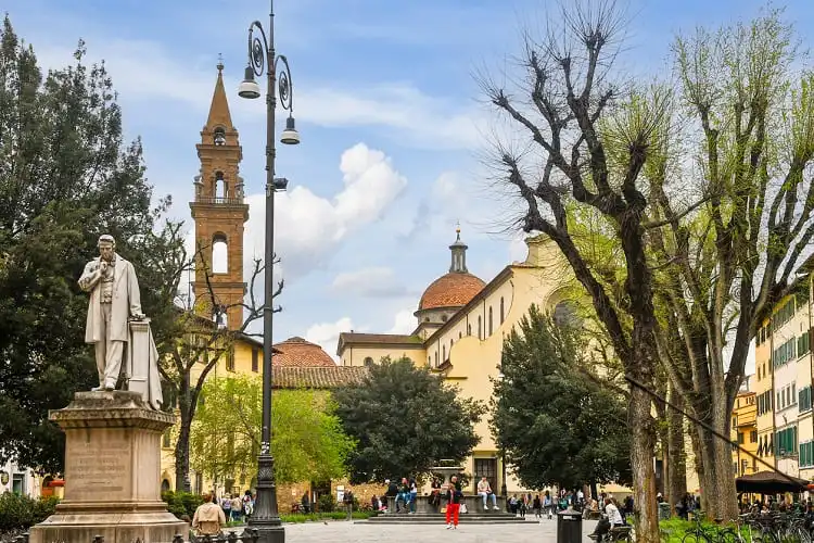 Praça do bairro Santo Spirito em Florença