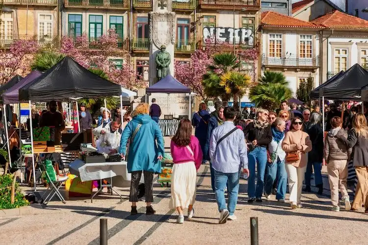 Pessoas que fazem intercâmbio na Europa