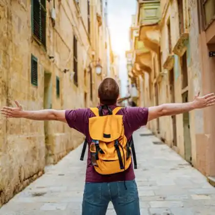 Estudante chegando para o seu intercâmbio em Malta