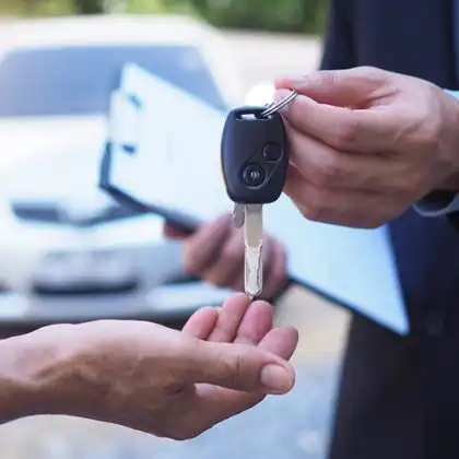 Alugar carro sem cartão de crédito tem mais burocracias
