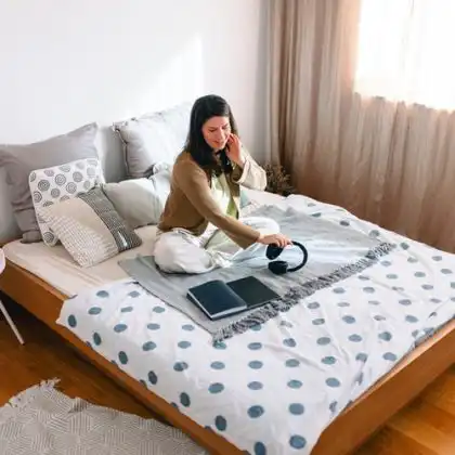 Estudante em quarto alugado na Irlanda.