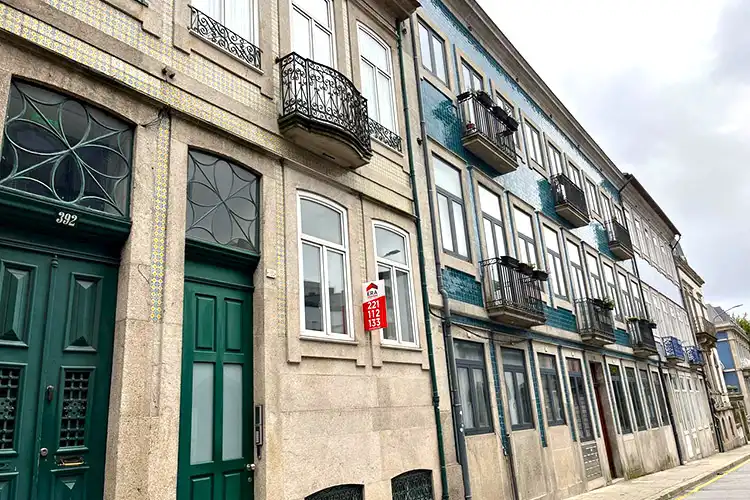 Alugar em plataformas online e imobiliárias pode te livrar de golpes