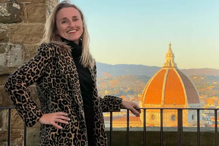 Mulher em ponto turístico de Florença conta qual o custo de vida na cidade