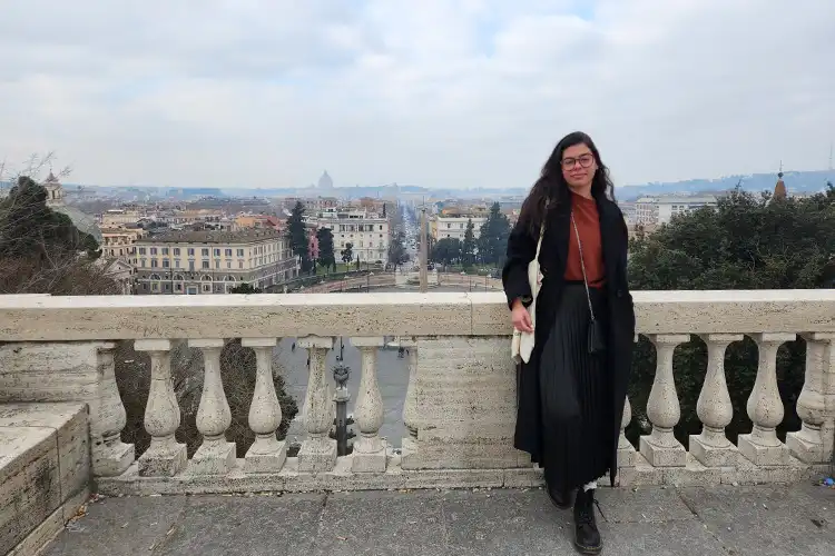 Estudante brasileira na Alemanha durante viagem no inverno europeu