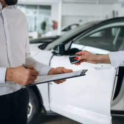 Cliente na melhor locadora de carros na Europa.