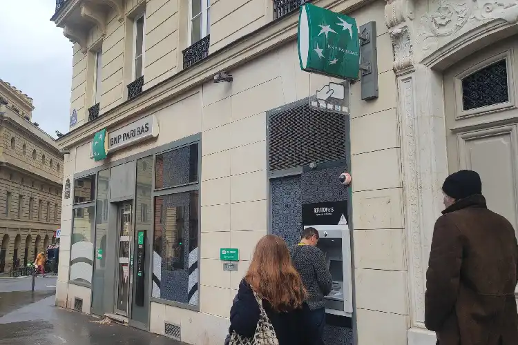 Franceses recuperando seu reembolso de imposto.