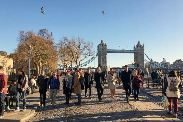 Grupo de turistas em Londres