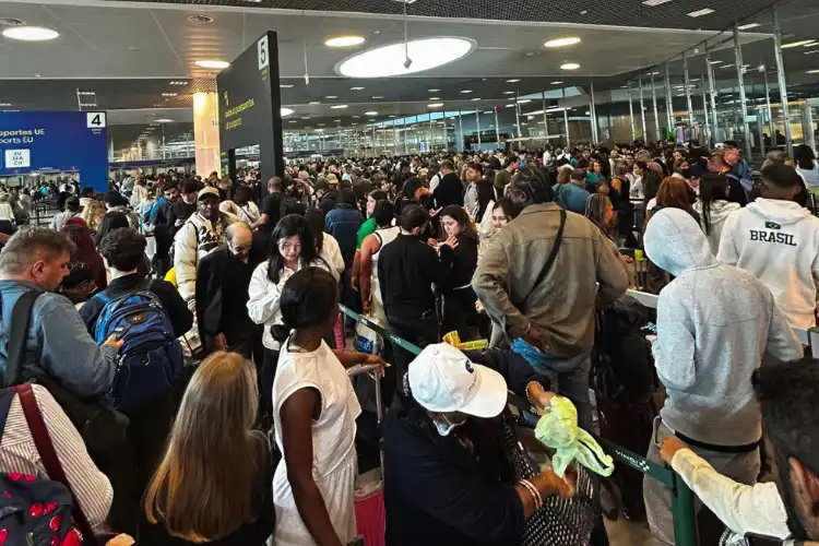 Filas no aeroporto de Lisboa