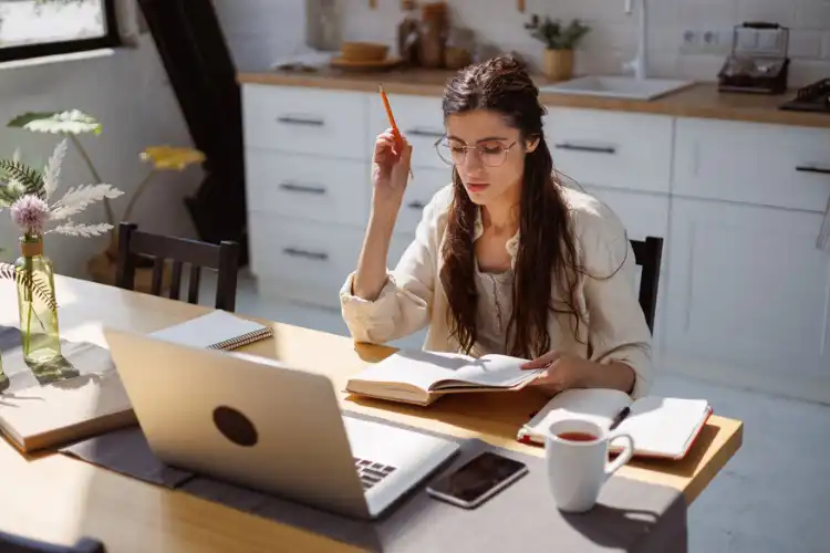 Para estudar idiomas online, boas opções são Babbel ou Open English