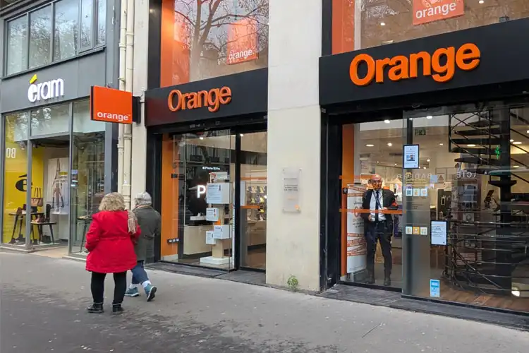 Fachada de uma loja oficial da Orange, operadora de telefonia francesa