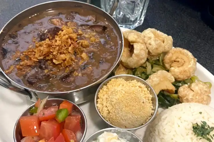 Seja em intercâmbio ou como residente, é possível comer feijoada brasileira na Irlanda