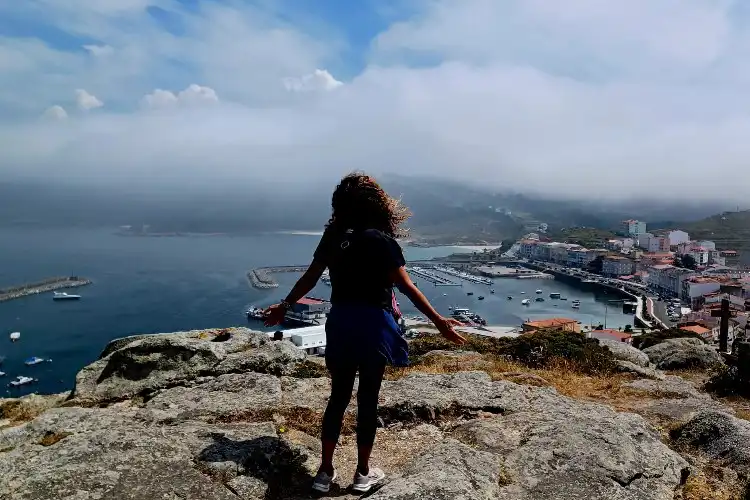 Gisela Neves, brasileira que vive em Portugal, fazendo o caminho de Santiago