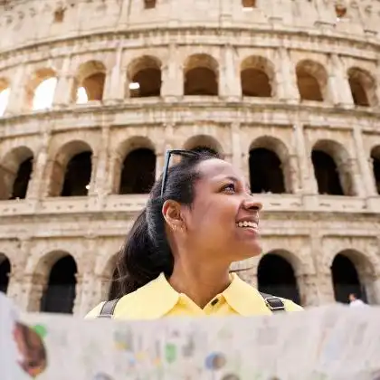 Mulher turista em Roma