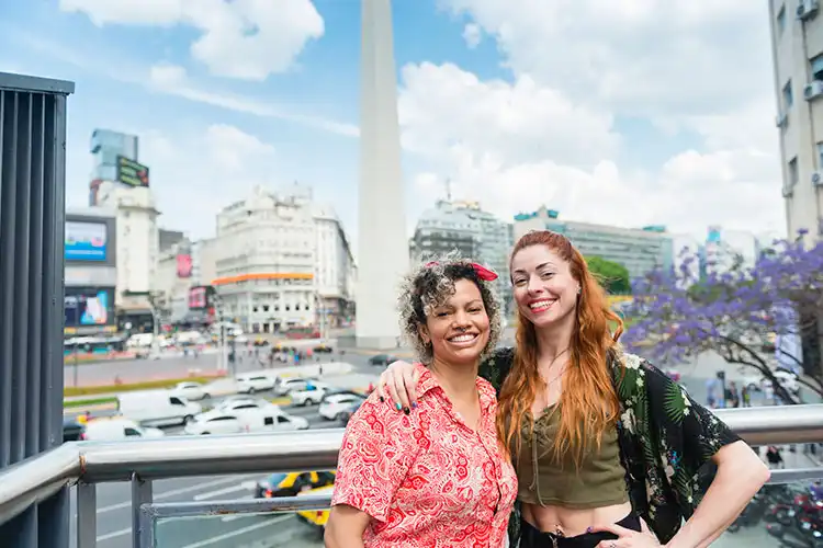 Duas amigas visitando Buenos Aires