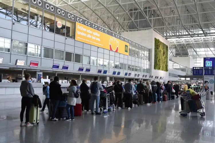 Fila em aeroporto na Alemanha
