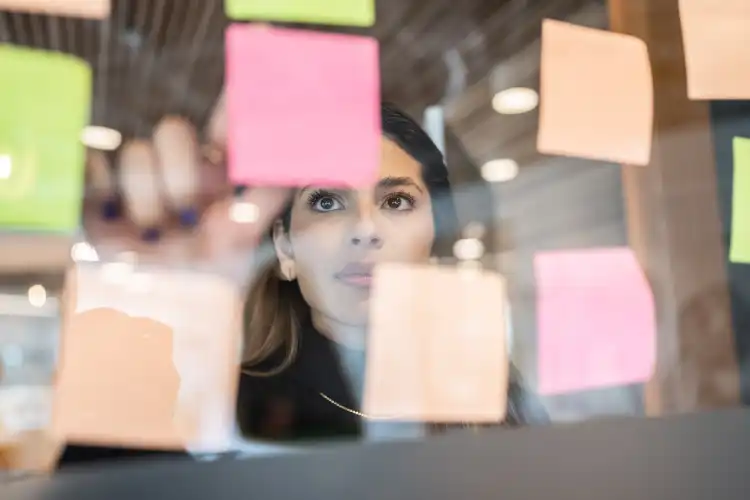 Utilizar post-its é um excelente método para aprender inglês rápido