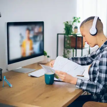 Estudar inglês é essencial e definir entre Preply ou Cambly é importante.