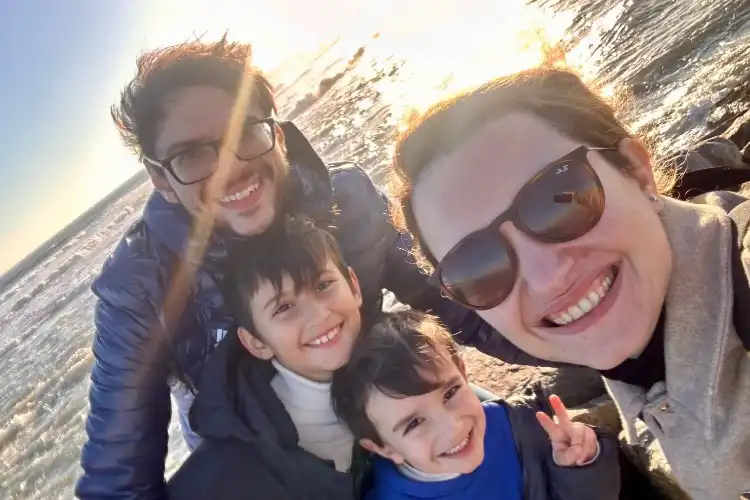 Angelica com o marido Felipe e os filhos