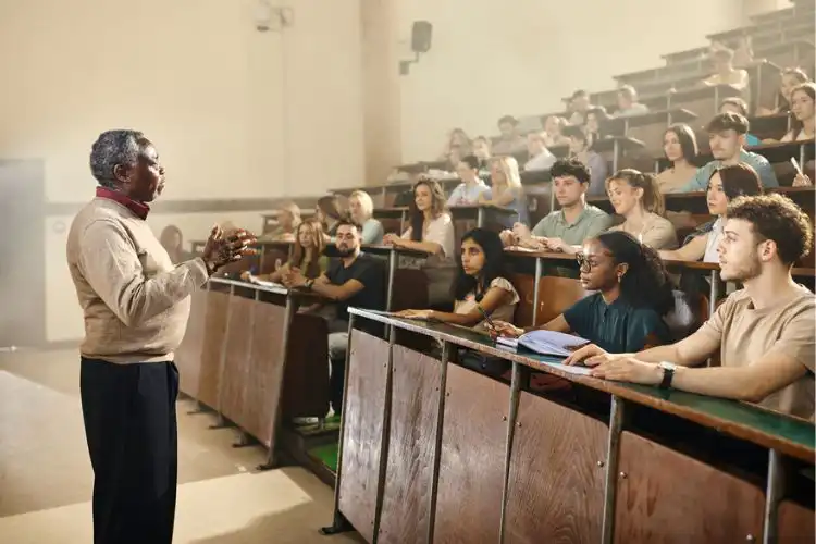 Doutorado na Espanha pode ser feito na modalidade sanduíche em parceria com uma universidade brasileira.