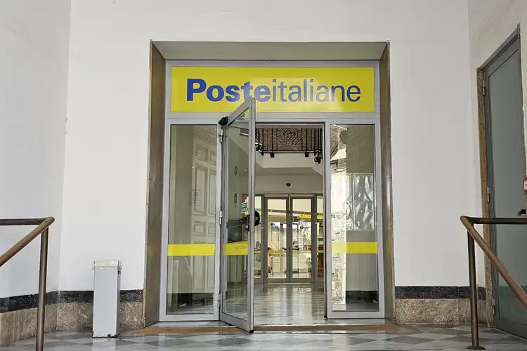 As idas à Posta Italiana são frequentes para quem vive no país