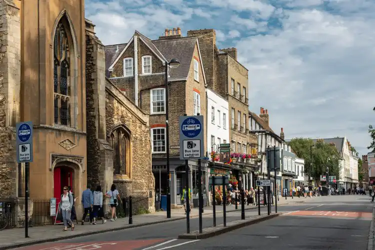 Centro de Cambridge, uma das mais famosas cidades perto de Londres.