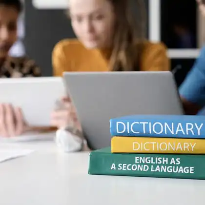 É possível ser fluente em inglês gastando pouco