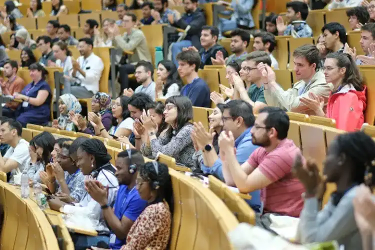 Estudantes em universidade alemã