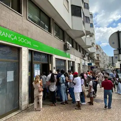 Brasileiros na fila da Segurança Social em Portugal