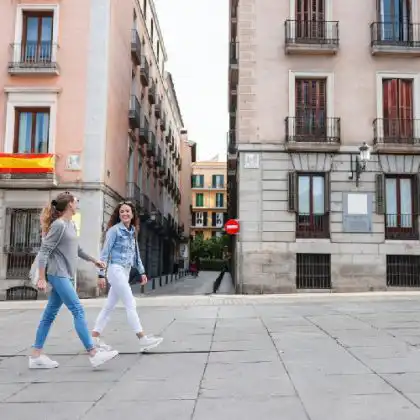 Morar na Espanha com cidadania portuguesa é uma possibilidade, mas requer documentos e trâmites legais.
