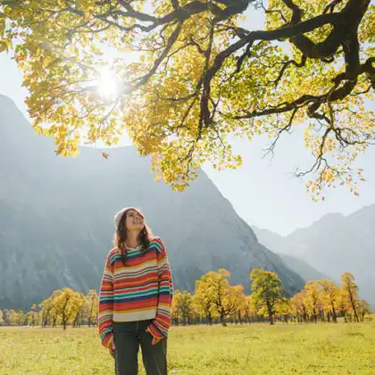 Mulher nos Alpes, reflete sobre o que muda quando mudamos tanto