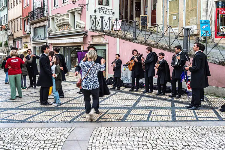 Coimbra oferece o melhor de uma cidade de médio porte, mas com valores menores do que Lisboa.