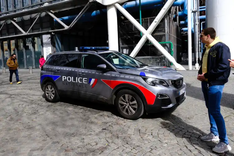Viatura da Polícia Nacional em Paris