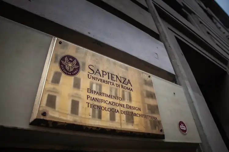 Estudar em universidades da Itália é uma ótima ideia para aprimorar o currículo