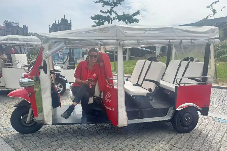 Deborah é brasileira, filha de portuguesa e vive em Portugal
