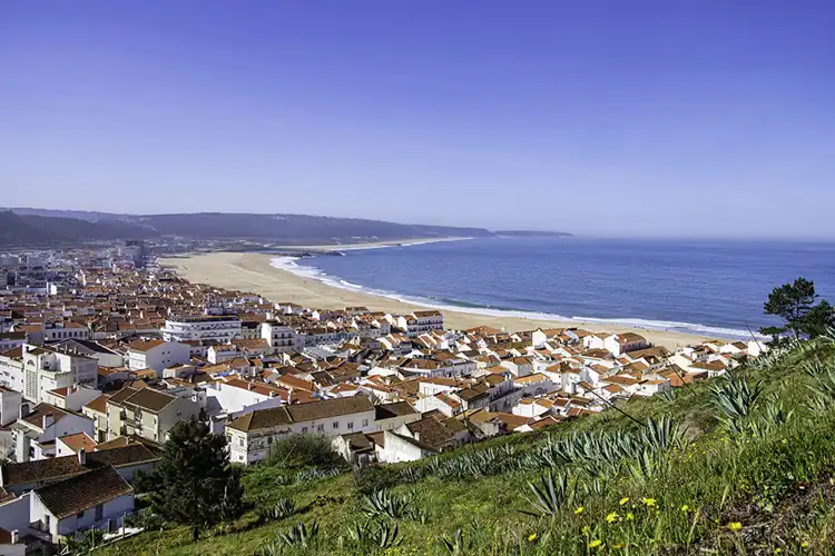 Vista aérea da cidade de Nazaré ("Praia da Vila").