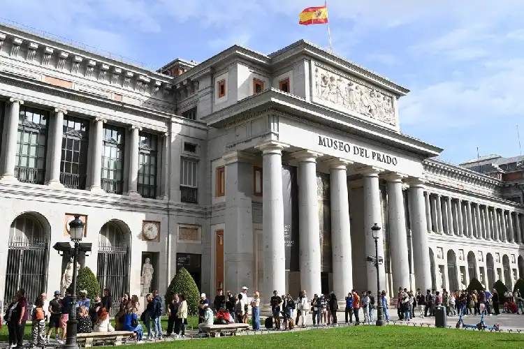 O Museu do Prado em Madrid é um dos pontos turísticos mais importantes.