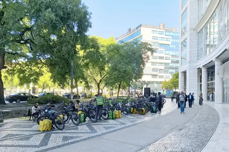 Estrangeiros trabalhando em Portugal