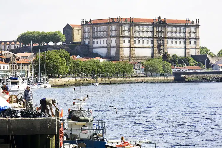 Vila do Conde combina a tradição cultural com muitas praias: oferece a sensação de vila pescatória com boa instraestrtura.