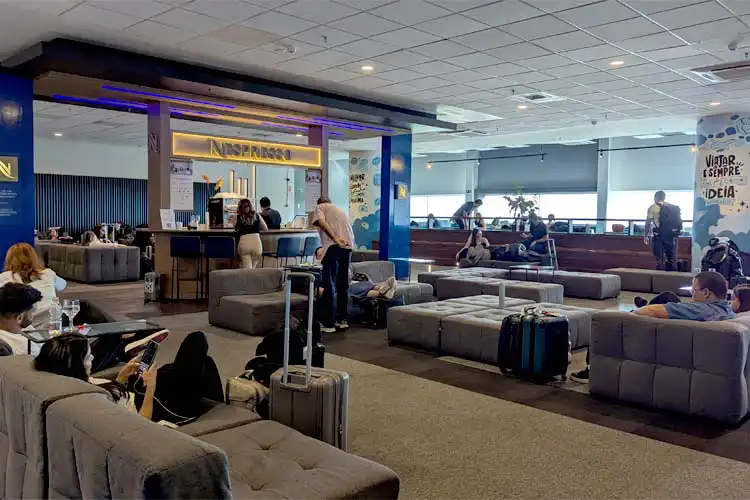 Sala VIP em aeroporto com fluxo reduzido de turistas que utilizam Nomad ou C6 Bank