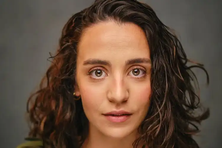 Claudia Gomes na agenda cultural brasileira na Europa