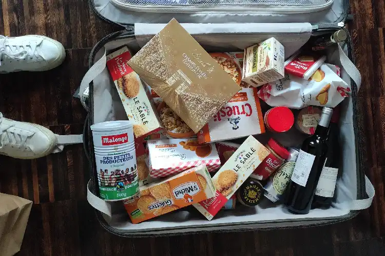 Compras de supermercado na volta de Paris.