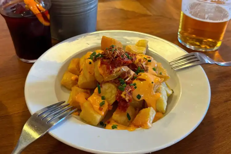 prato de batatas bravas