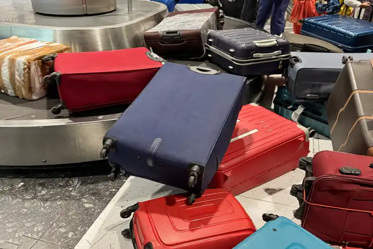 Malas na esteira do aeroporto.