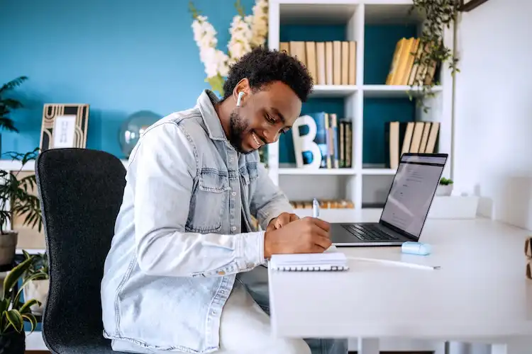 O exame TOEFL segue critérios rigorosos.