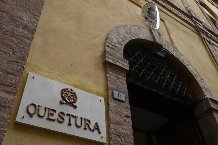 Além de solicitar o visto para Itália, é preciso solicitar o permesso di soggiorno na Questura.