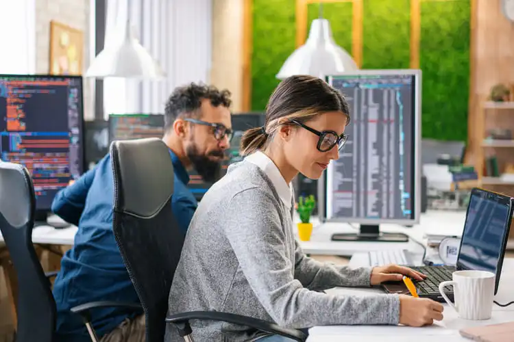 Colegas de trabalho na Espanha