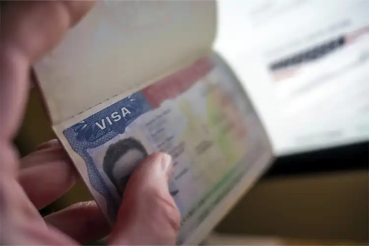 Visto para França em passaporte: o passo crucial para uma viagem